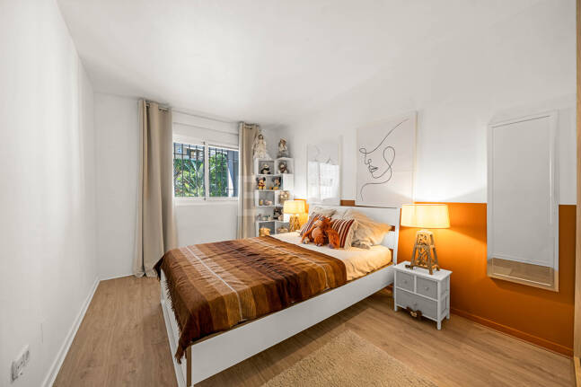 Elegante 4-Schlafzimmer-Wohnung, fußläufig zu Annehmlichkeiten und Puerto Banús