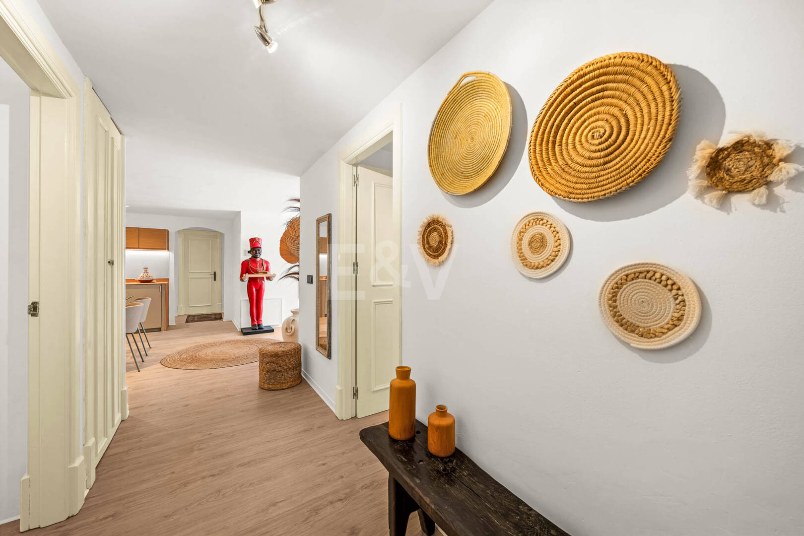 Elegante 4-Schlafzimmer-Wohnung, fußläufig zu Annehmlichkeiten und Puerto Banús