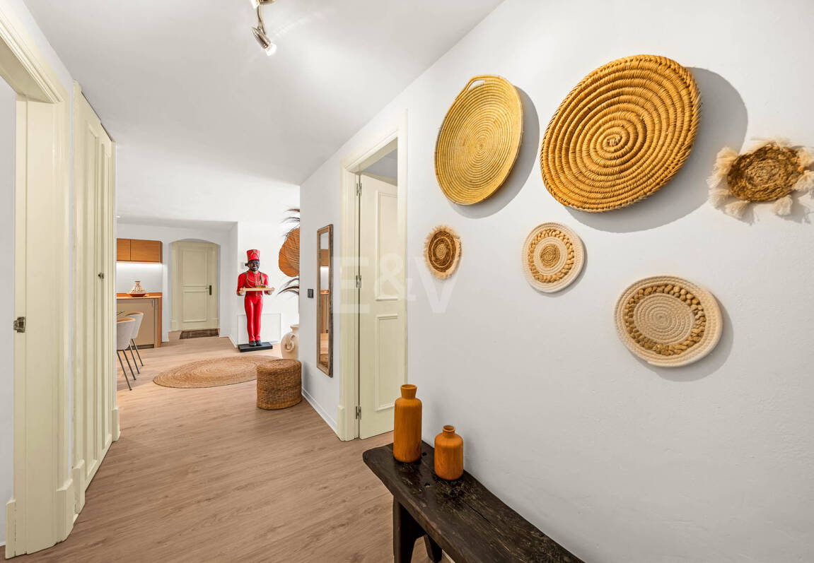 Elegante 4-Schlafzimmer-Wohnung, fußläufig zu Annehmlichkeiten und Puerto Banús