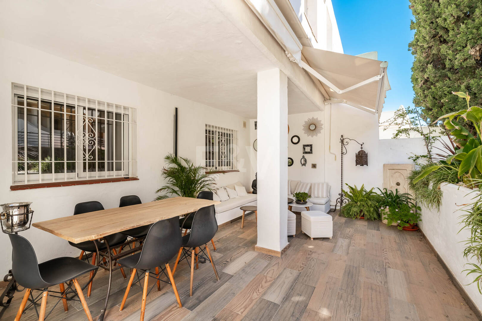 Elegante 4-Schlafzimmer-Wohnung, fußläufig zu Annehmlichkeiten und Puerto Banús