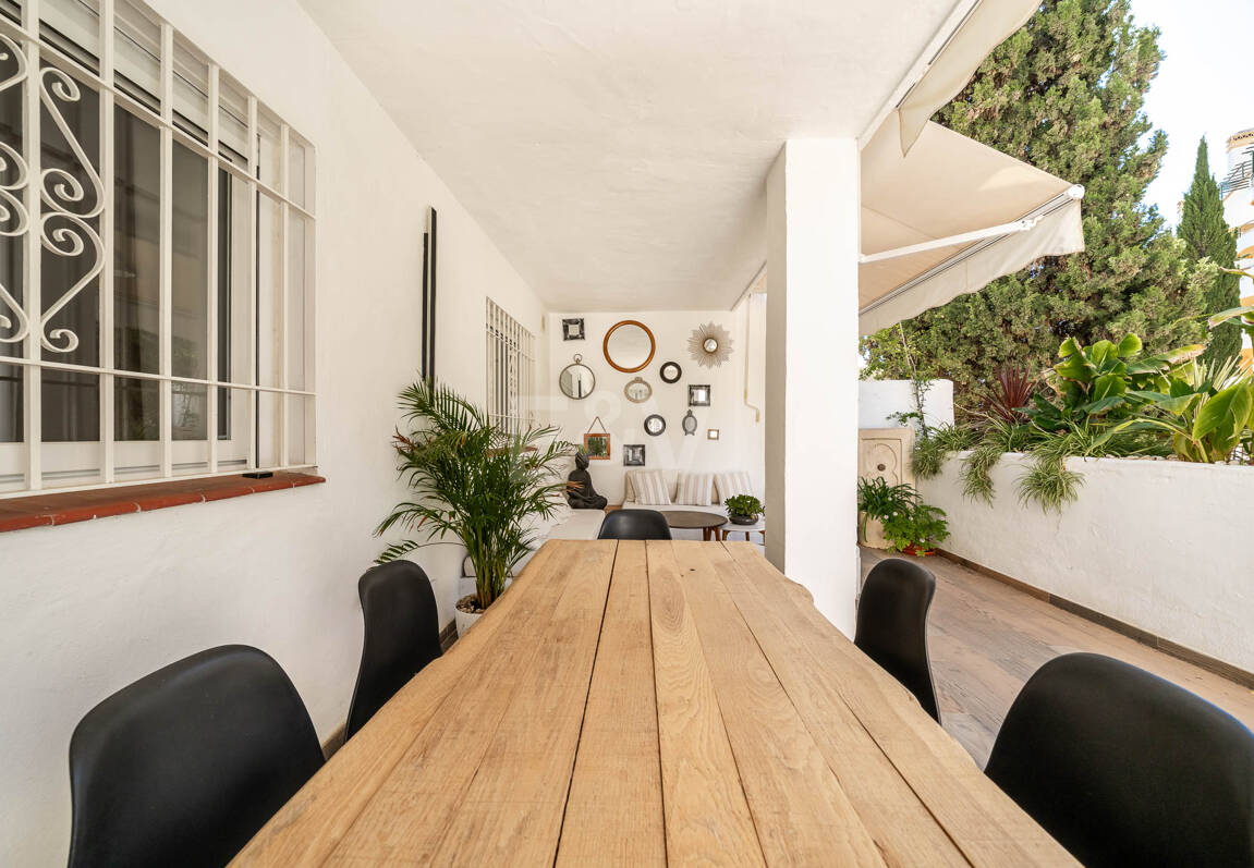 Elegante 4-Schlafzimmer-Wohnung, fußläufig zu Annehmlichkeiten und Puerto Banús