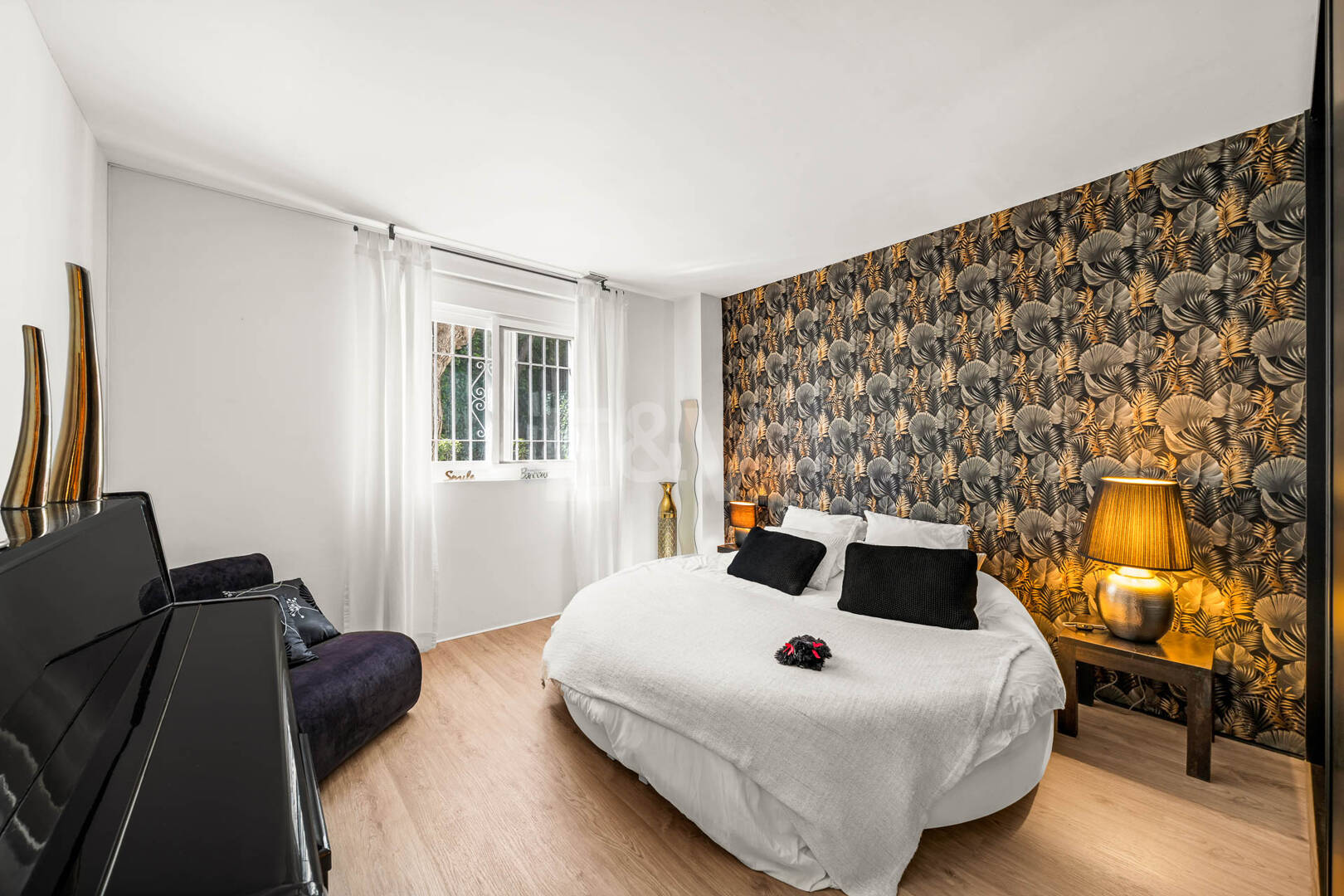 Elegante 4-Schlafzimmer-Wohnung, fußläufig zu Annehmlichkeiten und Puerto Banús