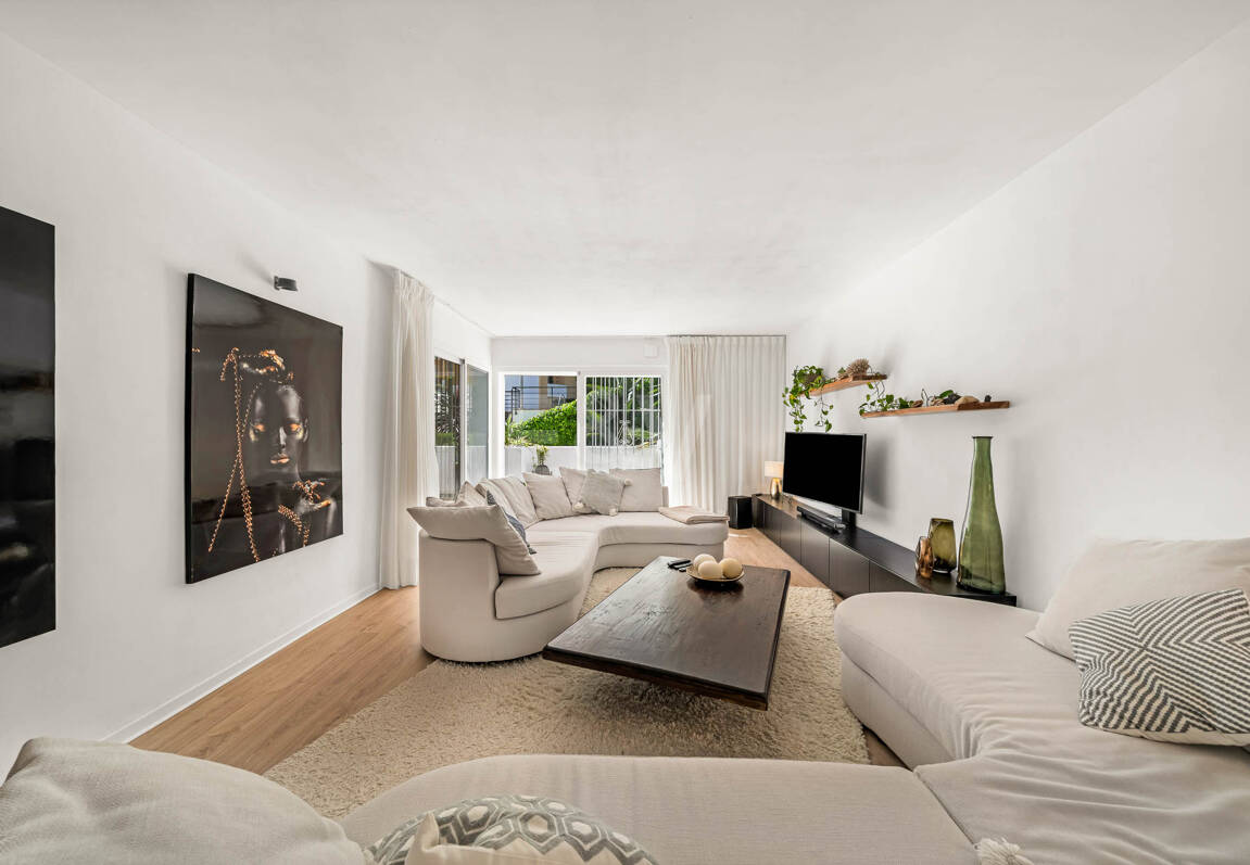 Elegante 4-Schlafzimmer-Wohnung, fußläufig zu Annehmlichkeiten und Puerto Banús