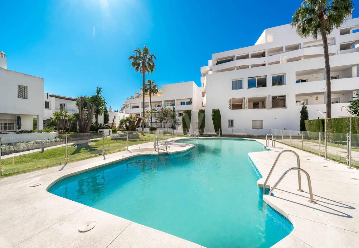 Elegante 4-Schlafzimmer-Wohnung, fußläufig zu Annehmlichkeiten und Puerto Banús