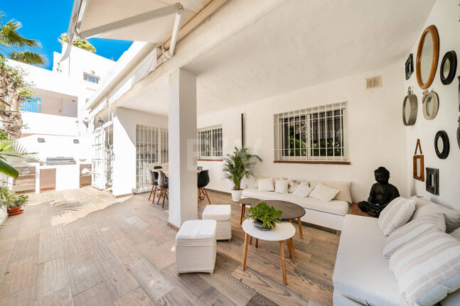 Elegante 4-Schlafzimmer-Wohnung, fußläufig zu Annehmlichkeiten und Puerto Banús