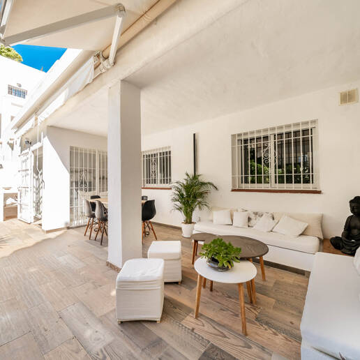 Elegante 4-Schlafzimmer-Wohnung, fußläufig zu Annehmlichkeiten und Puerto Banús