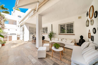 Elegante 4-Schlafzimmer-Wohnung, fußläufig zu Annehmlichkeiten und Puerto Banús