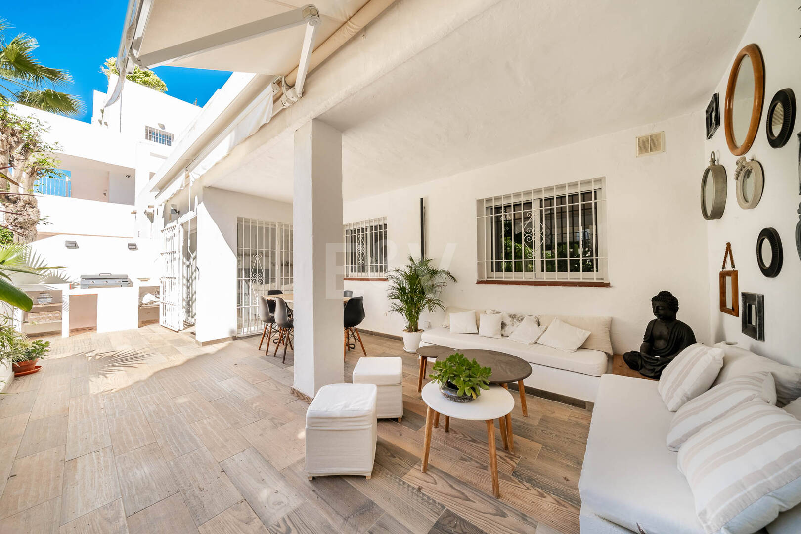 Elegante 4-Schlafzimmer-Wohnung, fußläufig zu Annehmlichkeiten und Puerto Banús