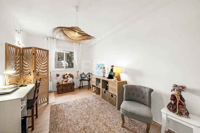 Elegante 4-Schlafzimmer-Wohnung, fußläufig zu Annehmlichkeiten und Puerto Banús