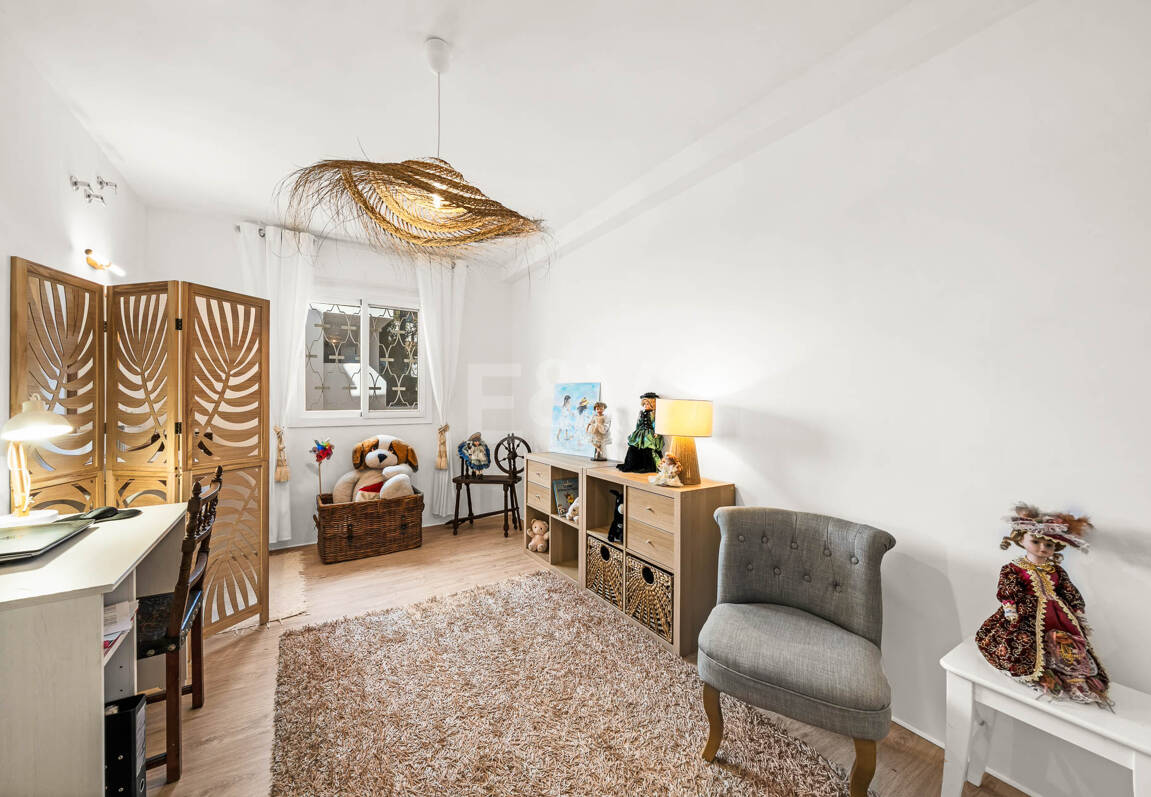 Elegante 4-Schlafzimmer-Wohnung, fußläufig zu Annehmlichkeiten und Puerto Banús