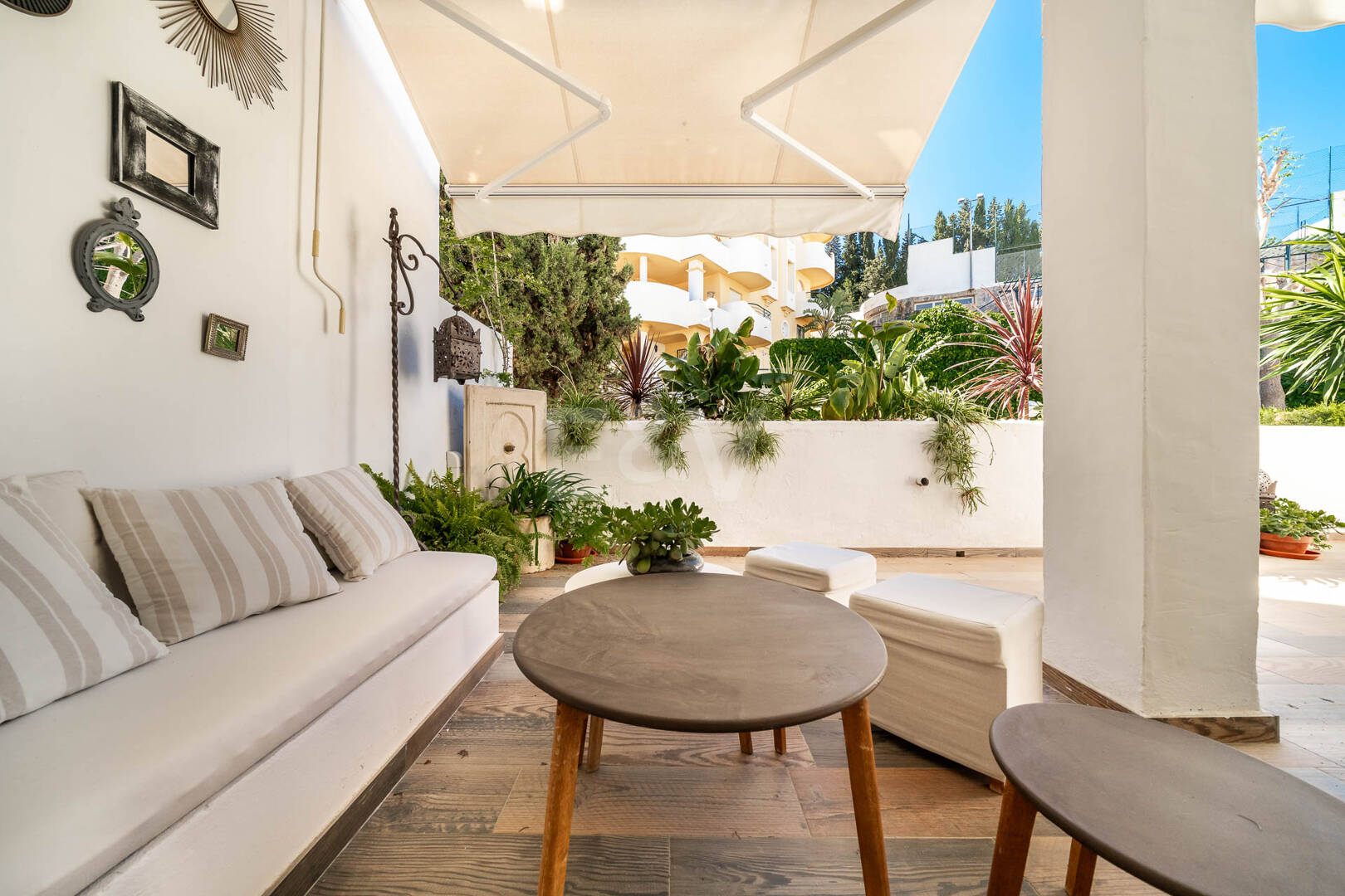 Elegante 4-Schlafzimmer-Wohnung, fußläufig zu Annehmlichkeiten und Puerto Banús