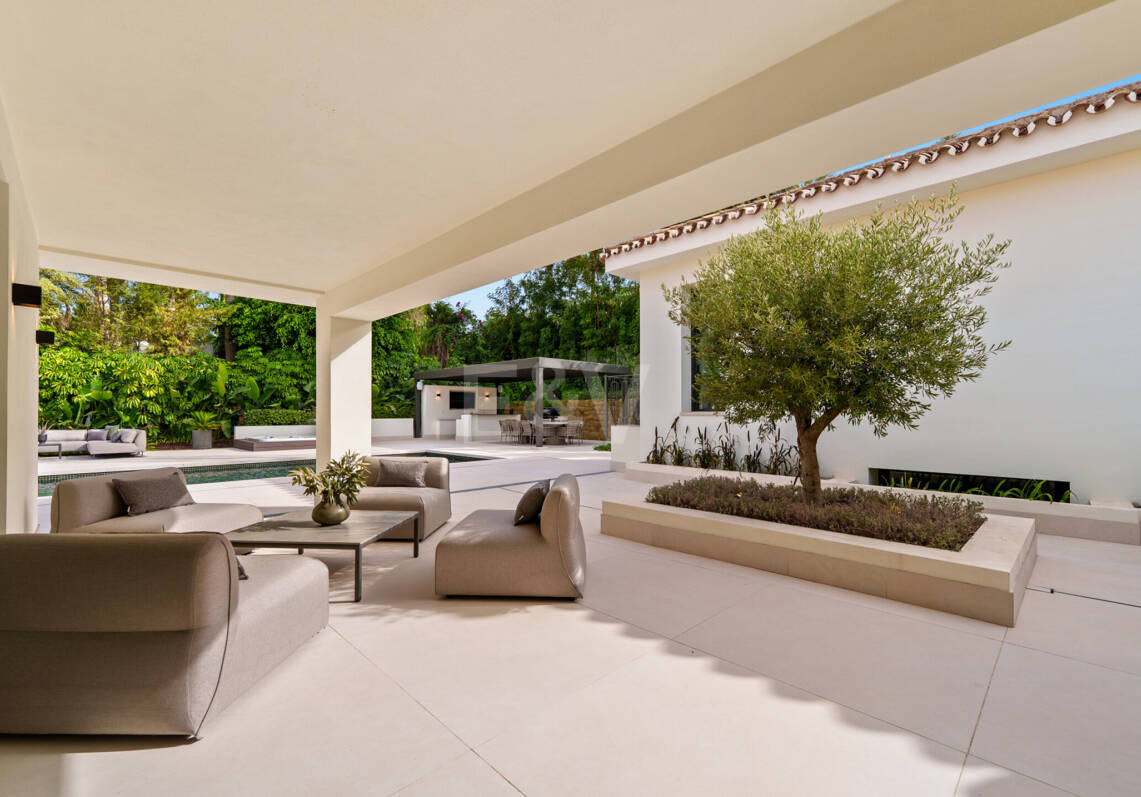 Ein Fünf-Zimmer-Meisterwerk im Golf Valley, Las Brisas
