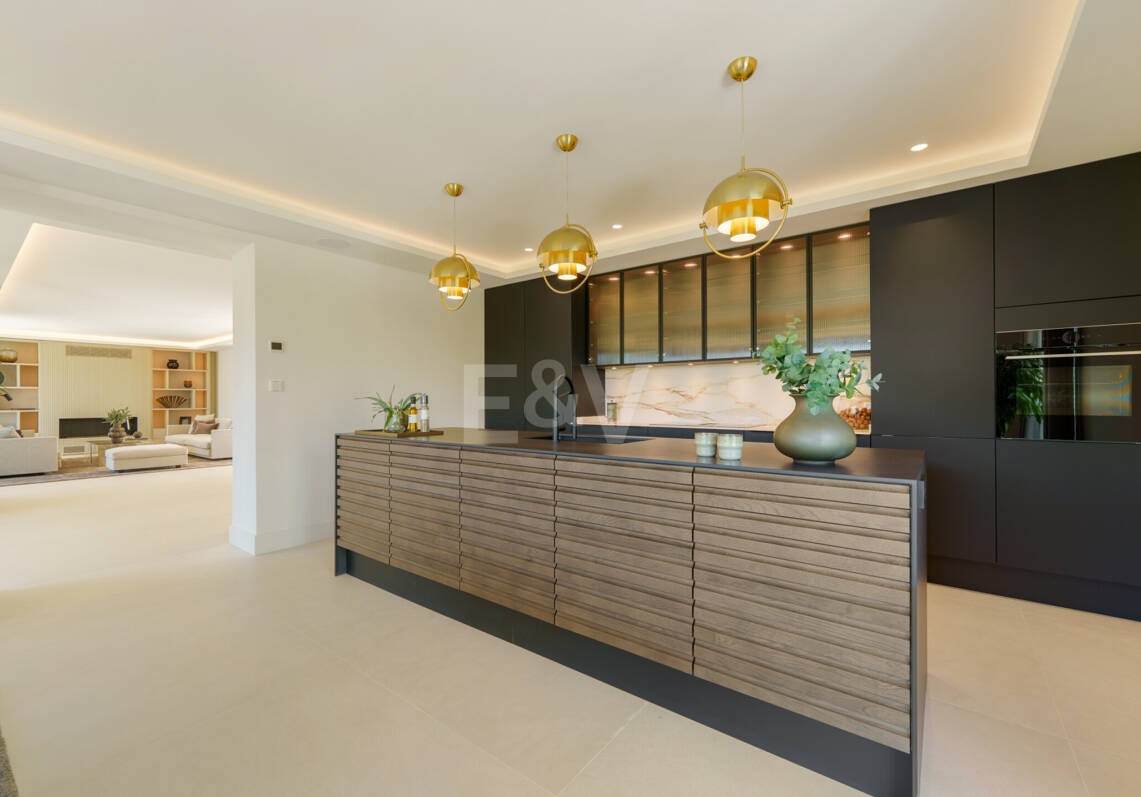 Ein Fünf-Zimmer-Meisterwerk im Golf Valley, Las Brisas