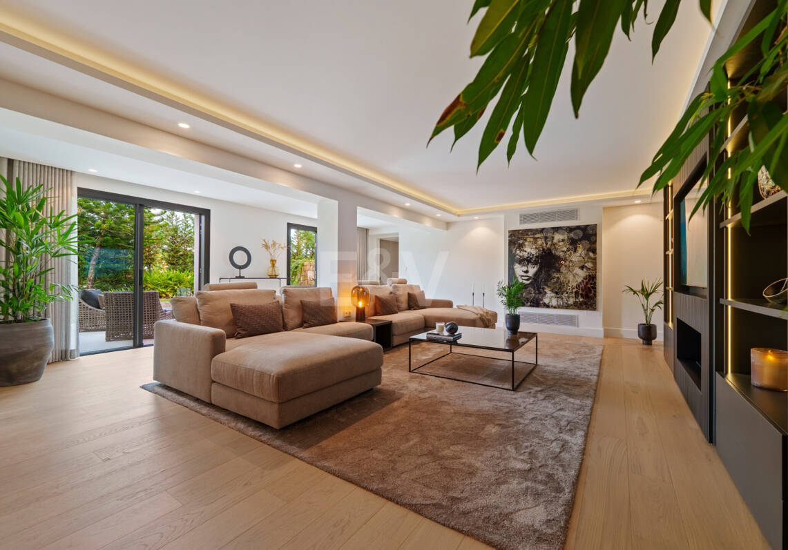 Ein Fünf-Zimmer-Meisterwerk im Golf Valley, Las Brisas