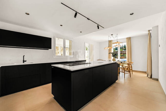 Villa till salu i Nueva Andalucia, Marbella