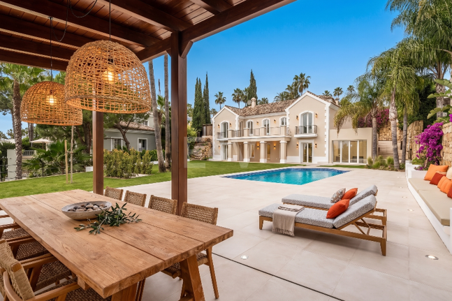 Moderna andalusiska Villa upphöjd med minimalistisk Boho Style och Picturesque Views