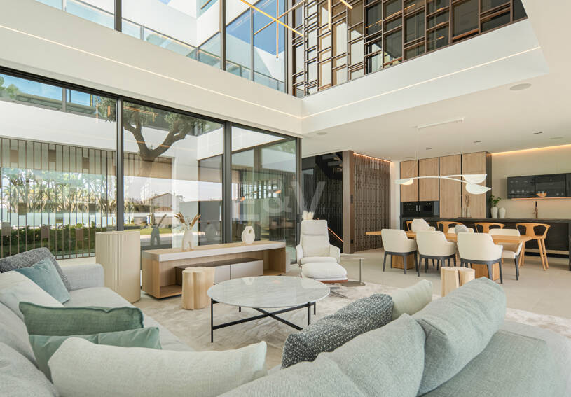 Villa excepcional de diseño en comunidad cerrada con una ubicación privilegiada