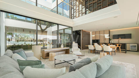 Villa excepcional de diseño en comunidad cerrada con una ubicación privilegiada