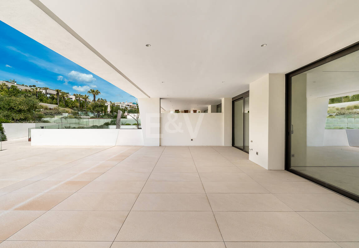 Exclusive Duplex Garden Apartment in Epic by Fendi Steps from Puente Romano Beach Resort