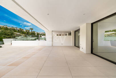 Exclusive Duplex Garden Apartment in Epic by Fendi Steps from Puente Romano Beach Resort