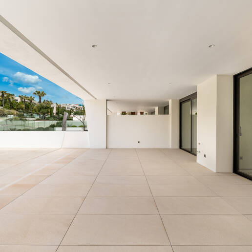 Exclusive Duplex Garden Apartment in Epic by Fendi Steps from Puente Romano Beach Resort