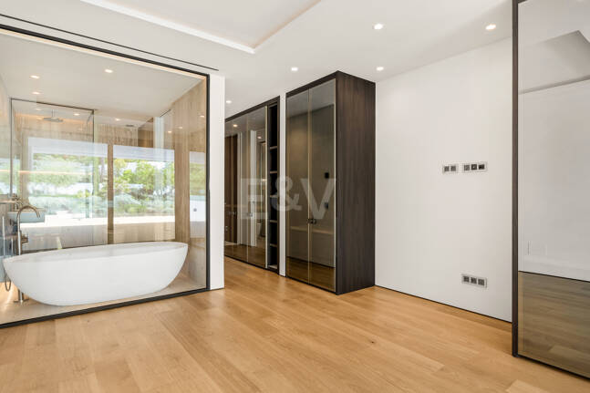 Exclusive Duplex Garden Apartment in Epic by Fendi Steps from Puente Romano Beach Resort