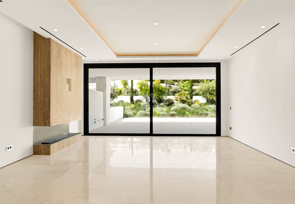 Exclusive Duplex Garden Apartment in Epic by Fendi Steps from Puente Romano Beach Resort