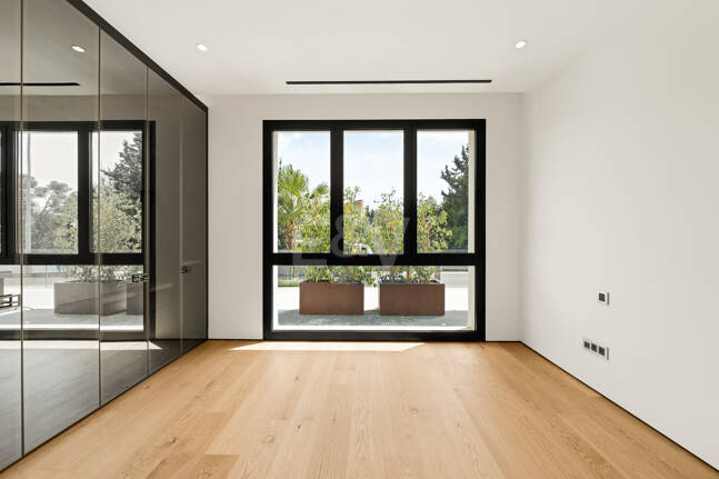 Exclusive Duplex Garden Apartment in Epic by Fendi Steps from Puente Romano Beach Resort