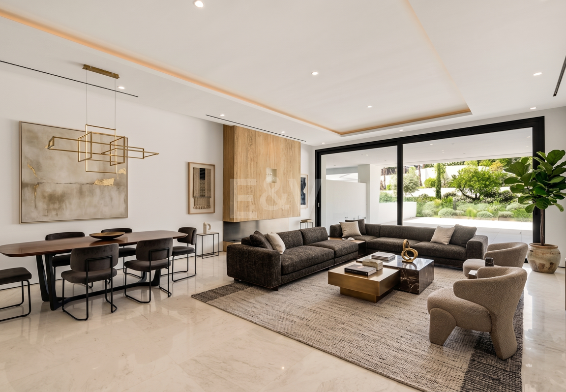 Exclusive Duplex Garden Apartment in Epic by Fendi Steps from Puente Romano Beach Resort