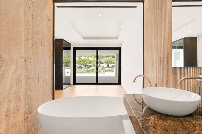 Exclusive Duplex Garden Apartment in Epic by Fendi Steps from Puente Romano Beach Resort