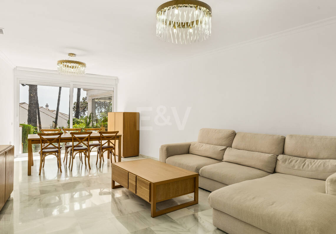 Townhouse z widokiem na morze i silny potencjał w Nagüeles, Golden Mile