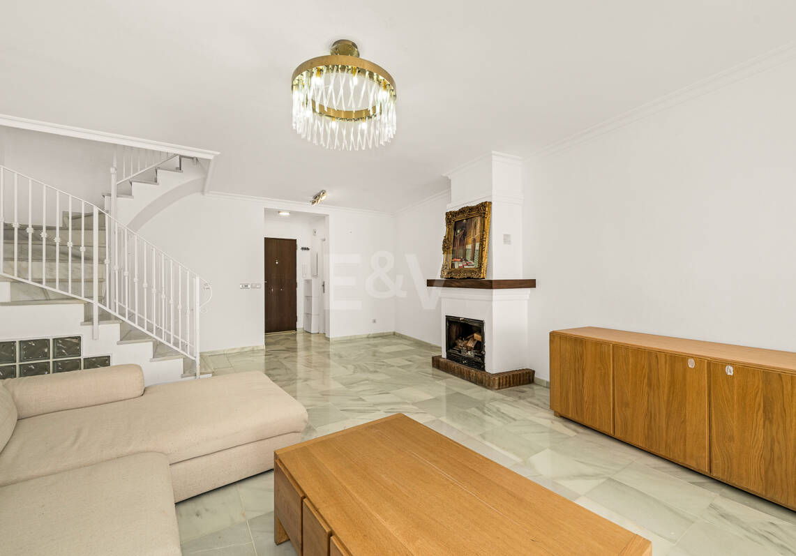 Townhouse z widokiem na morze i silny potencjał w Nagüeles, Golden Mile