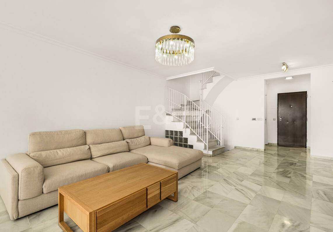 Townhouse z widokiem na morze i silny potencjał w Nagüeles, Golden Mile