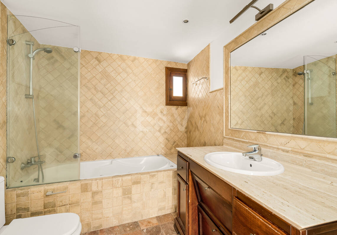 Townhouse z widokiem na morze i silny potencjał w Nagüeles, Golden Mile