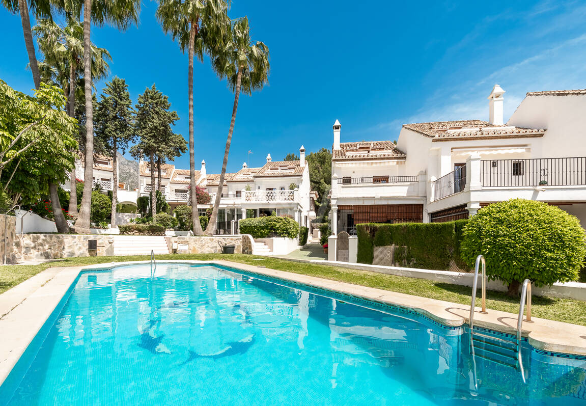 Reihenhaus Mit Meerblick Und Großem Potenzial In Nagüeles, Goldene Meile