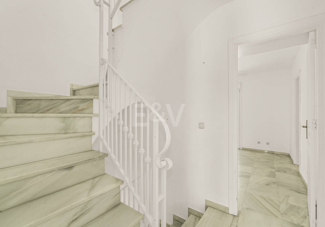 Townhouse z widokiem na morze i silny potencjał w Nagüeles, Golden Mile