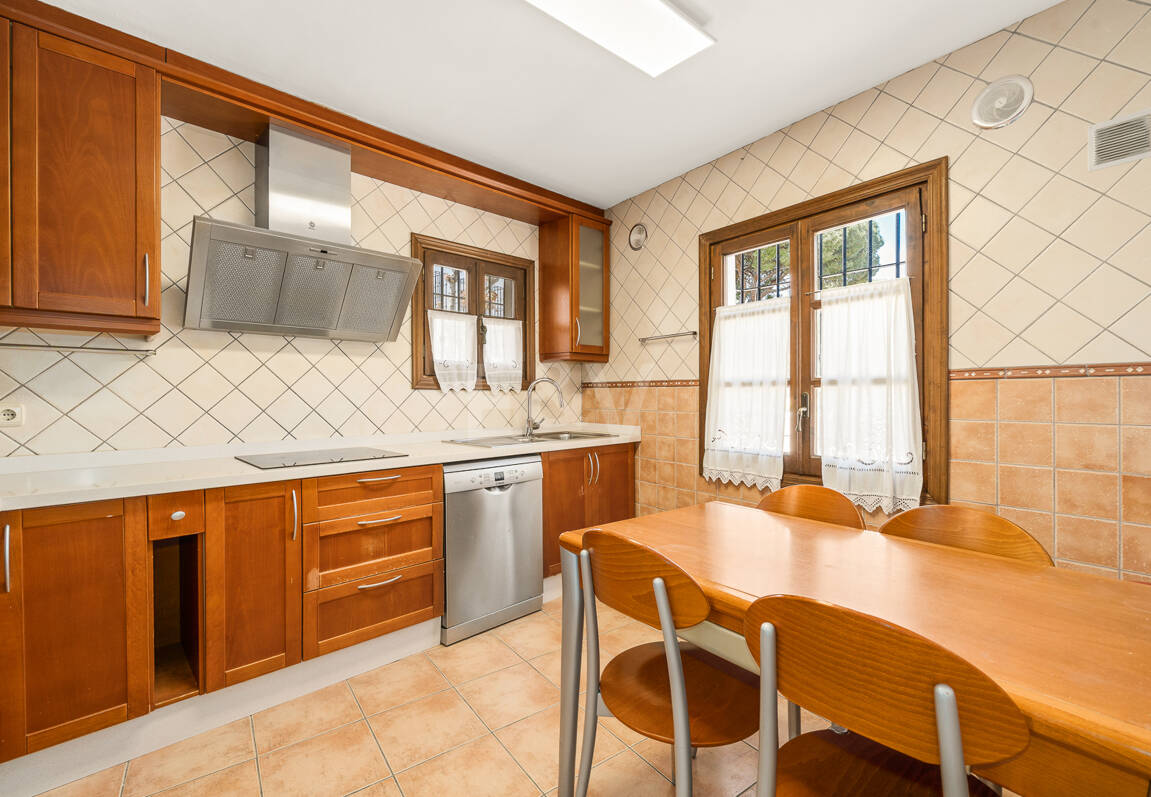 Reihenhaus Mit Meerblick Und Großem Potenzial In Nagüeles, Goldene Meile