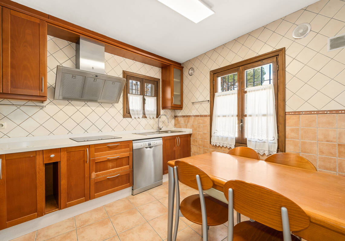 Townhouse z widokiem na morze i silny potencjał w Nagüeles, Golden Mile