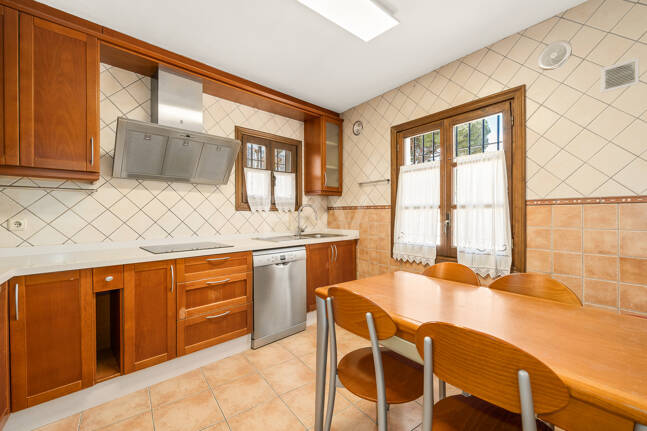 Reihenhaus Mit Meerblick Und Großem Potenzial In Nagüeles, Goldene Meile