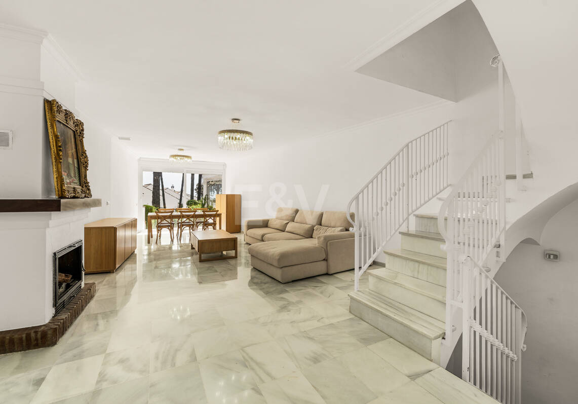 Townhouse z widokiem na morze i silny potencjał w Nagüeles, Golden Mile