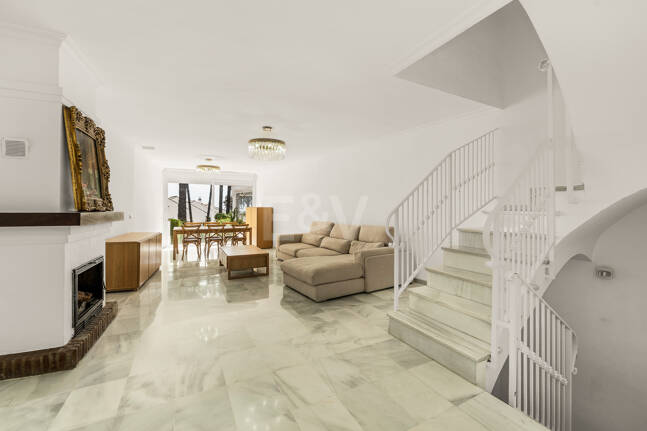 Reihenhaus Mit Meerblick Und Großem Potenzial In Nagüeles, Goldene Meile