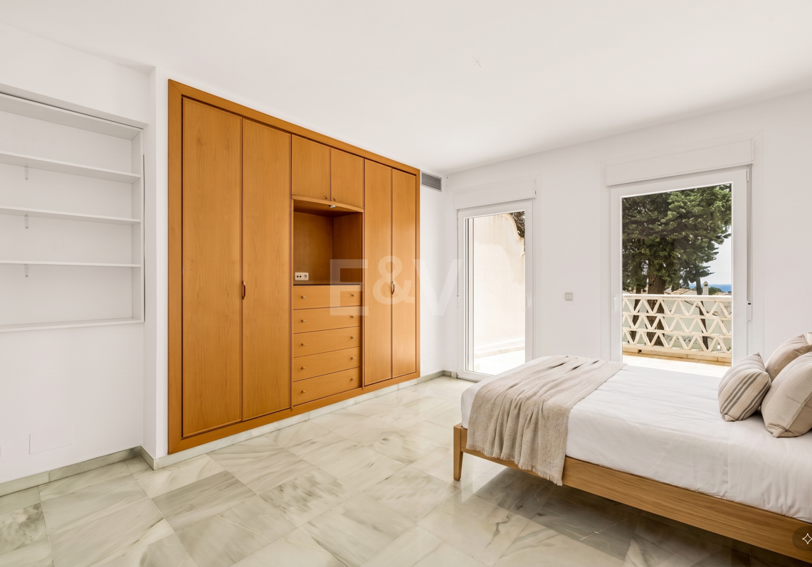 Townhouse z widokiem na morze i silny potencjał w Nagüeles, Golden Mile