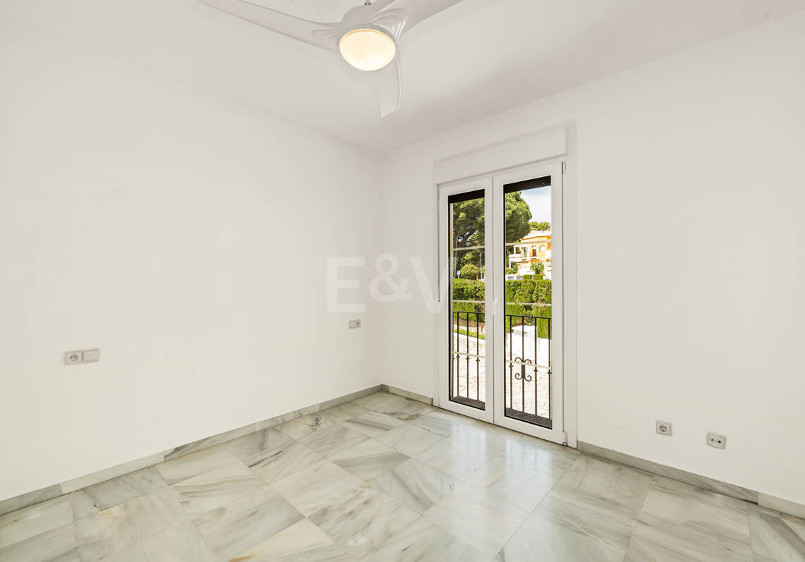 Townhouse z widokiem na morze i silny potencjał w Nagüeles, Golden Mile