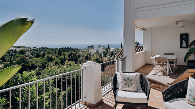 Elegante casa con fantásticas vistas al mar en Marbella Hill Club