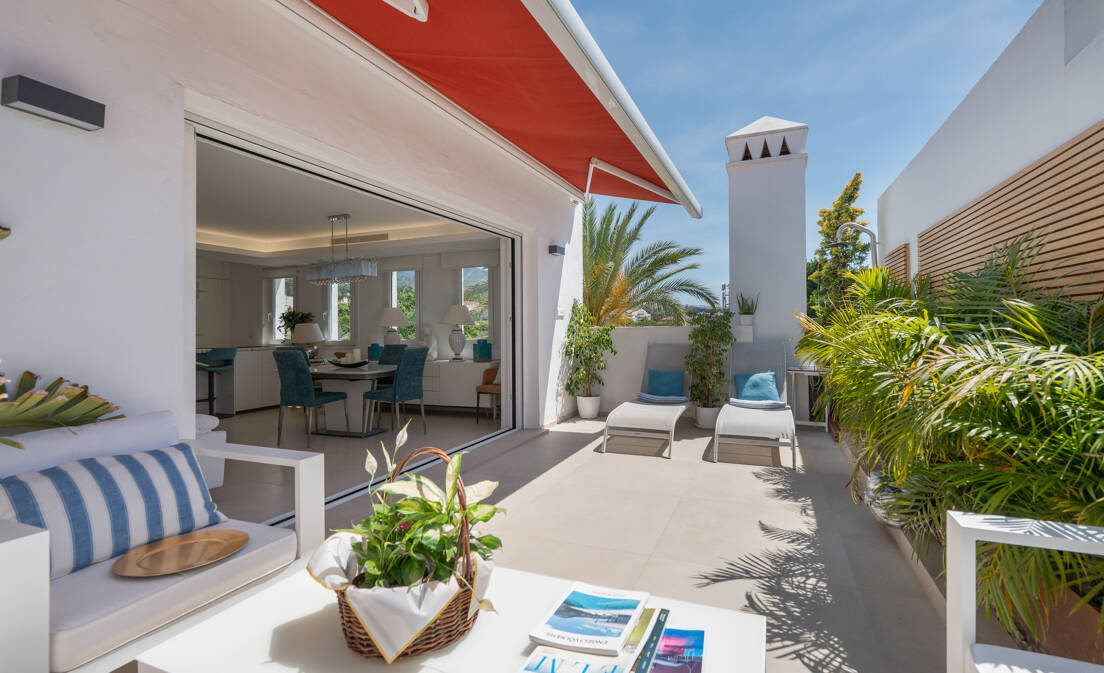 Ático exclusivo frente al mar en Las Cañas Beach, Milla de Oro de Marbella