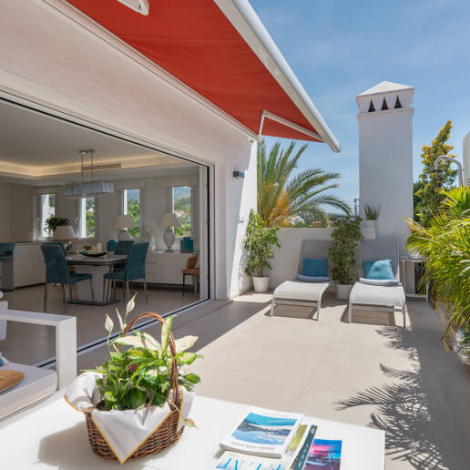 Ático exclusivo frente al mar en Las Cañas Beach, Milla de Oro de Marbella