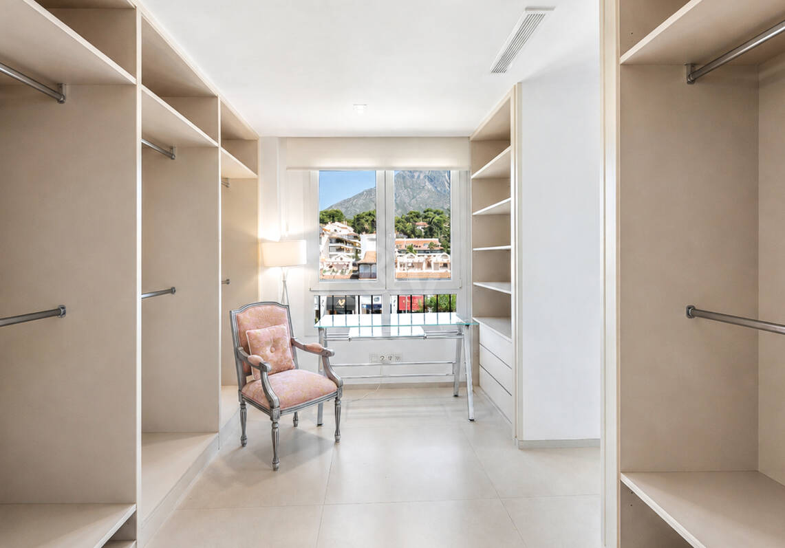 Exklusives Penthouse direkt am Strand in Las Cañas Beach an der Goldenen Meile von Marbella