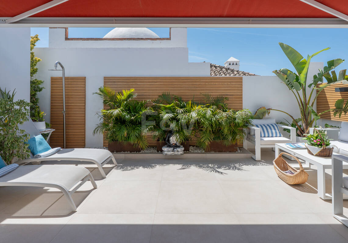 Exklusives Penthouse direkt am Strand in Las Cañas Beach an der Goldenen Meile von Marbella