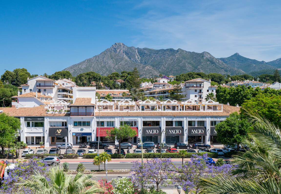 Ático exclusivo frente al mar en Las Cañas Beach, Milla de Oro de Marbella
