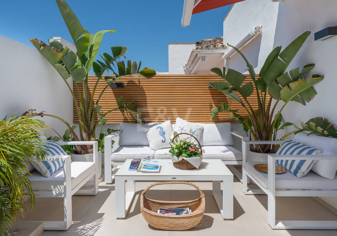 Exklusives Penthouse direkt am Strand in Las Cañas Beach an der Goldenen Meile von Marbella